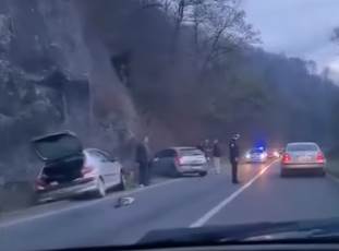  Dvije saobraćajke u Banjaluci: Stao da pomogne, pa se u njega zabio automobil 