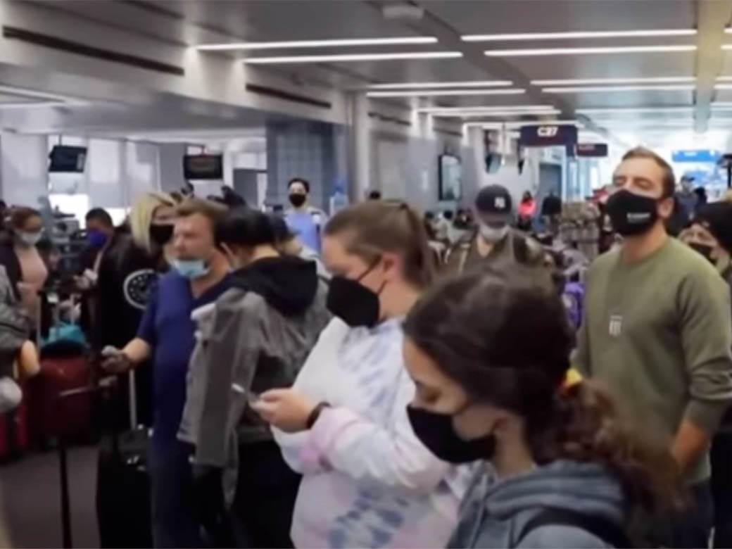  SAD opet zatvara granice, blokiraju se aerodromi: Putnicima iz osam zemalja zabranjen ulaz u Ameriku zbog novog soja! 