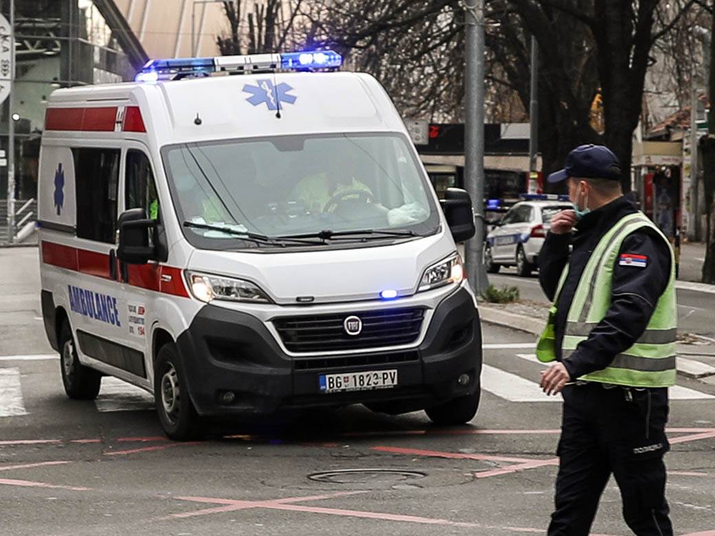  Beograd: Komšinica izbola nožem dvojicu muškaraca! 