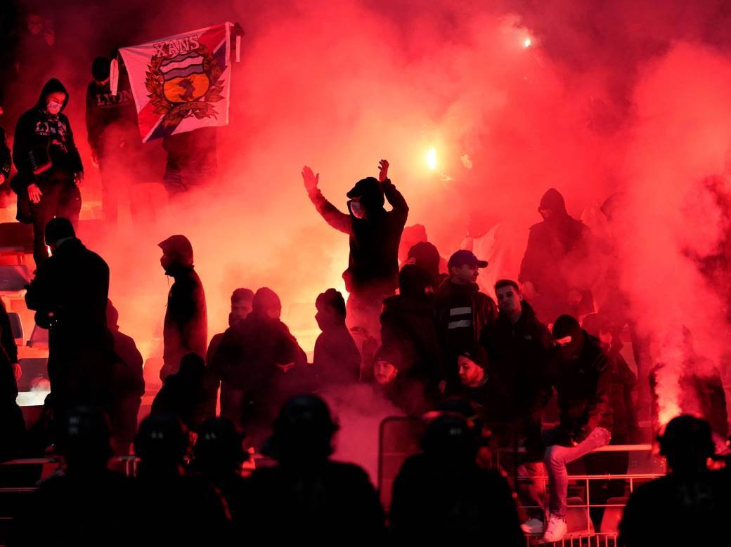  Neredi i pucnjevi oko stadiona tokom utakmice sa Sarajevom! (VIDEO) 