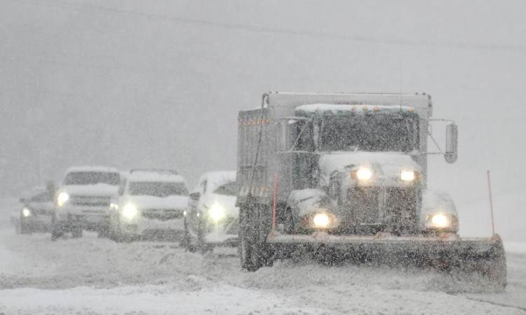  Pojedine države SAD proglasile vanredno stanje: Hiljade ljudi bez struje, snijeg otkazao letove 