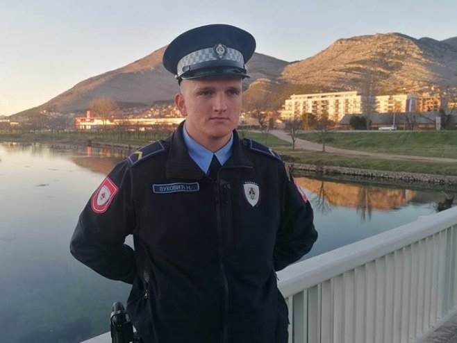  Policajac spriječio ženu da skoči s mosta u Trebinju 