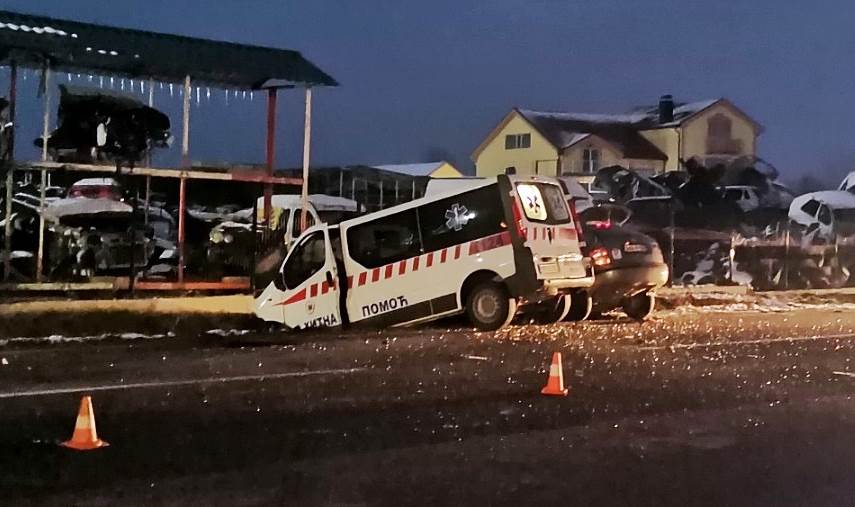  Težak udes u Bijeljini: Pet povrijeđenih u sudaru vozila Hitne pomoći i škode 