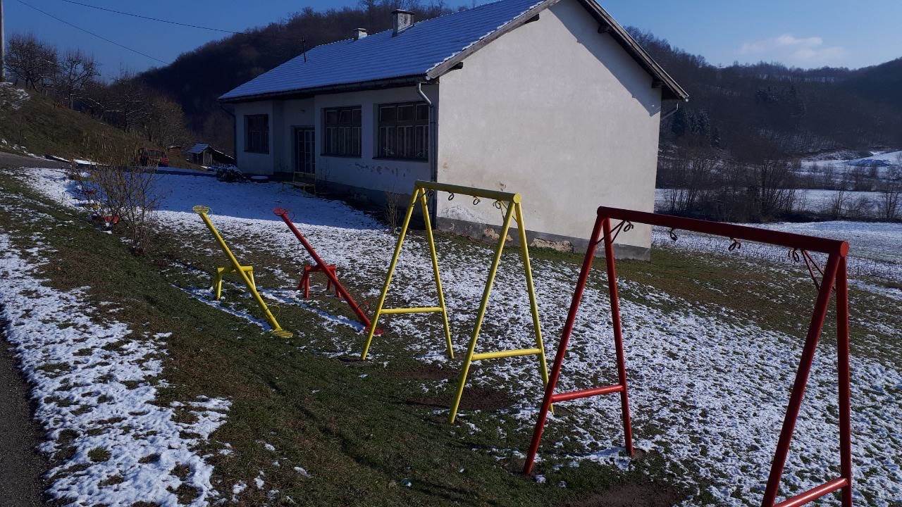 Učiteljica u seoskoj školi napravila biblioteku i muzej: "Svašta nam nedostaje, ali uljepšavamo to što imamo" (FOTO) Učiteljica u seoskoj školi napravila biblioteku i muzej: "Svašta nam nedostaje, ali uljepšavamo to što imamo" (FOTO)