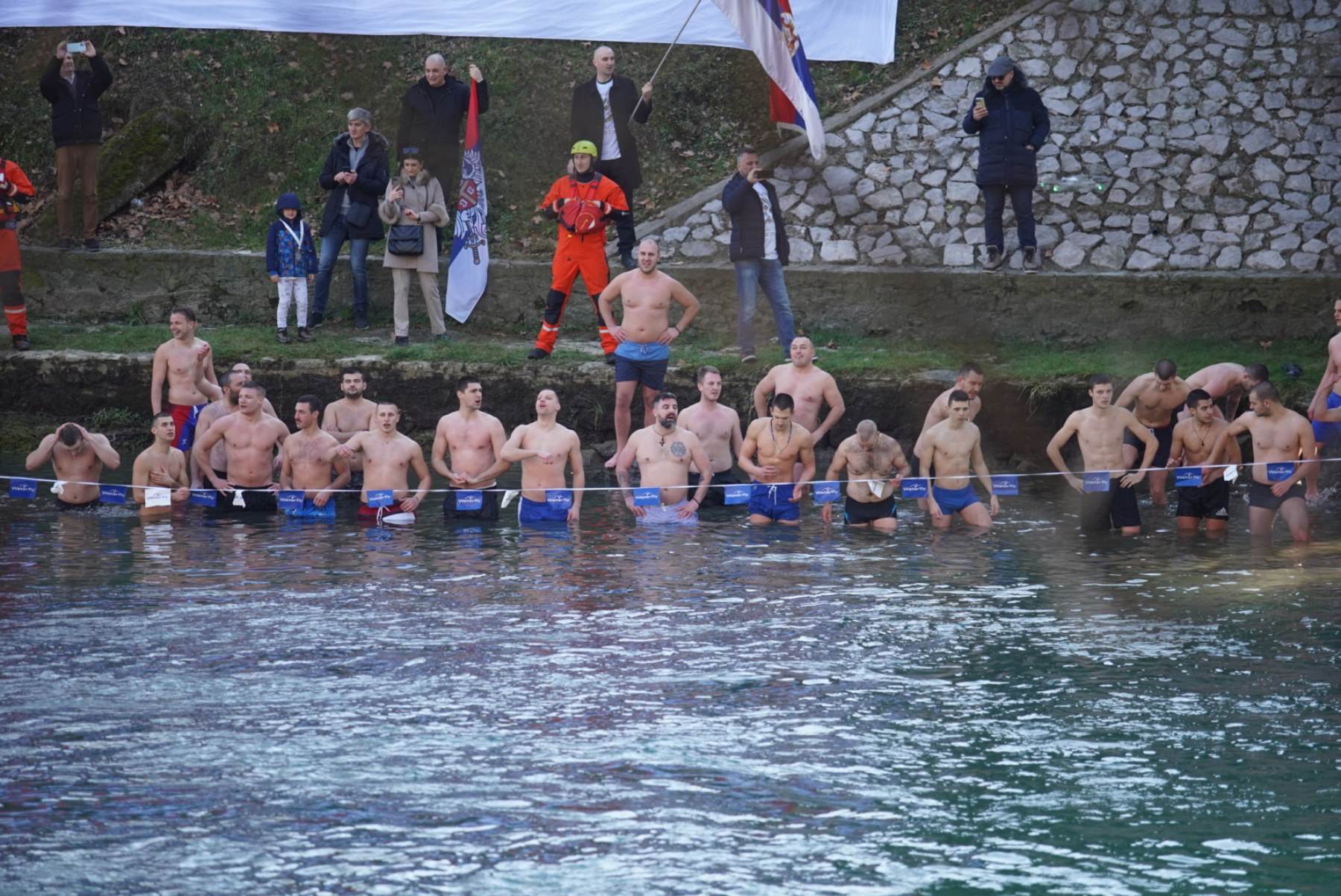 plivanje za časni krst u banjaluci - Mondo - Vedran Šečvuk plivanje za časni krst u banjaluci - Mondo - Vedran Šečvuk