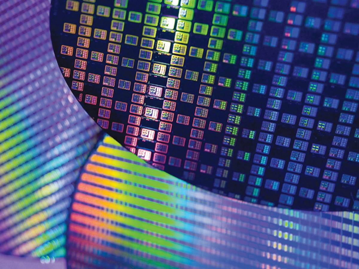  Intel kupuje ASML mašinu za proizvodnju čipova 