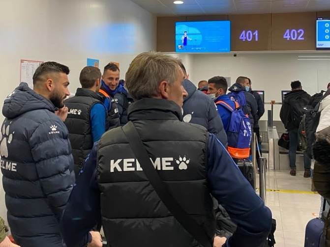 FK Borac na aerodromu u Beogradu čeka let za Antaliju (FOTO) FK Borac na aerodromu u Beogradu čeka let za Antaliju (FOTO)