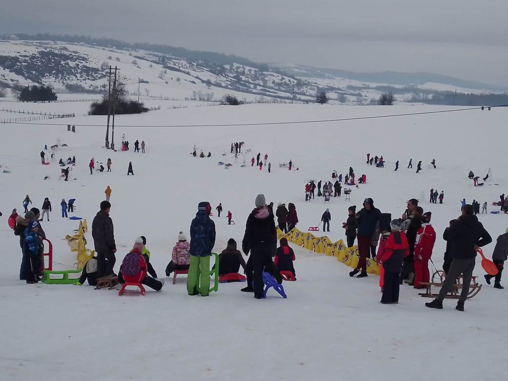  Sokolac: U akciji "Svi na snijeg" učestvovalo 200 mališana i roditelja (FOTO) 