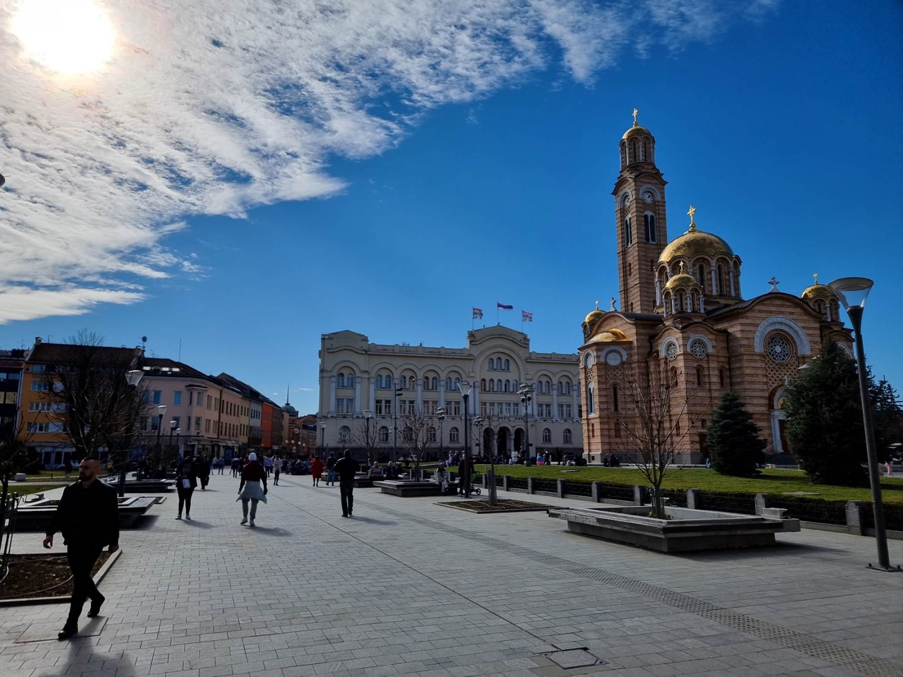  Parkić i Hram Hrista Spasitelja sa Gradskom upravom. 