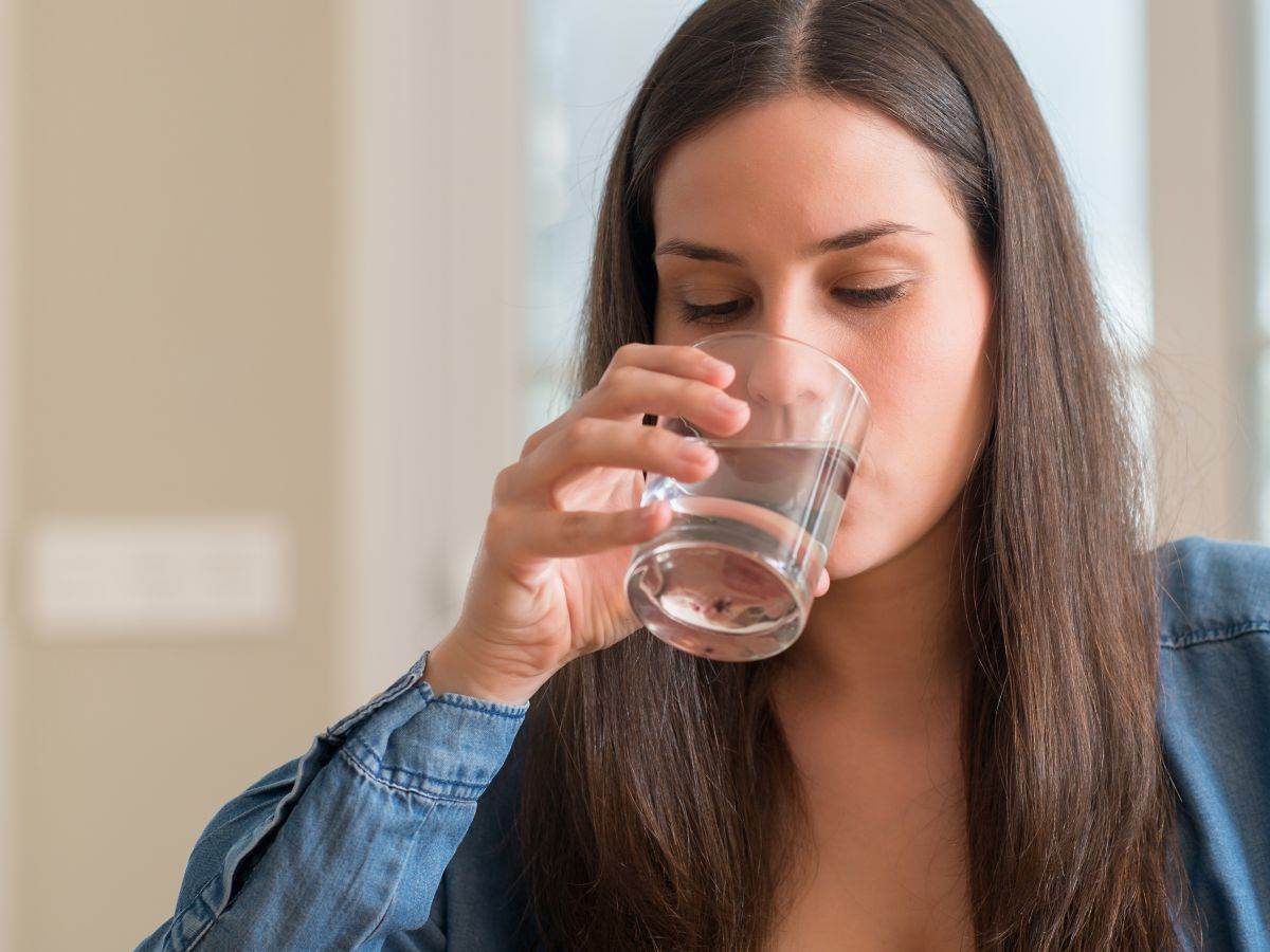  Zašto je važno ujutro piti vodu 