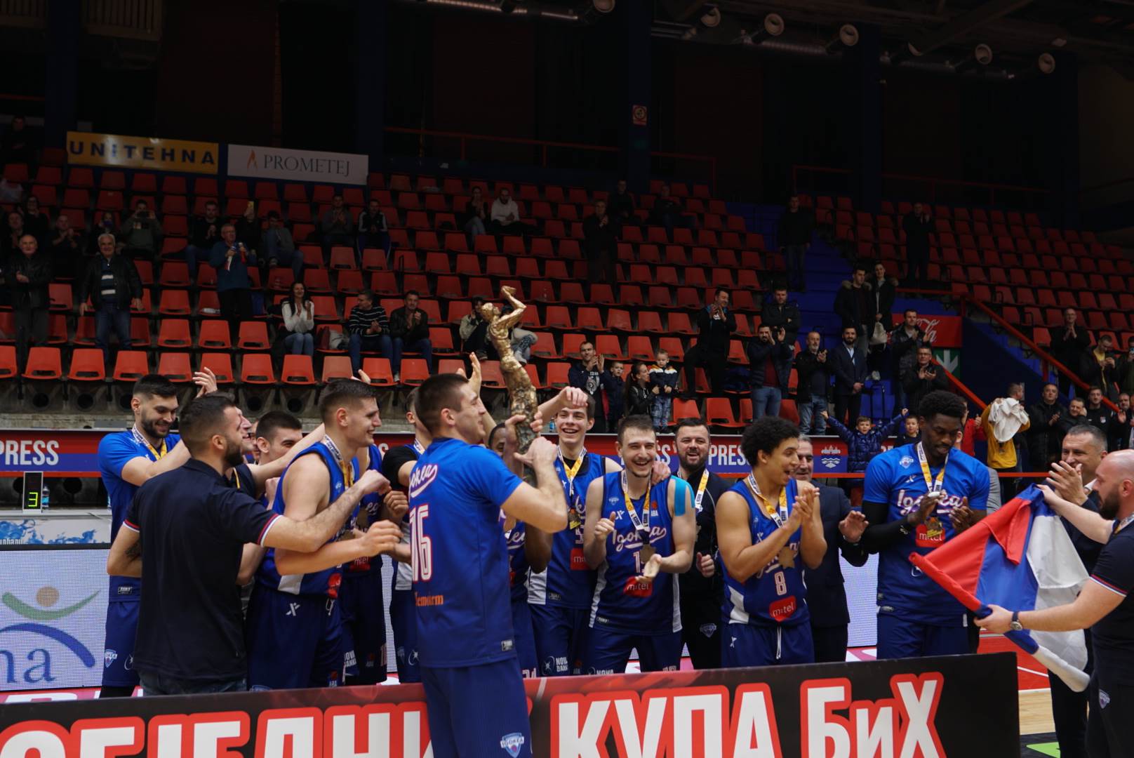 kk igokea m:tel osvajač kupa bih za sezonu 2021/22 foto kk igokea m:tel osvajač kupa bih za sezonu 2021/22 foto