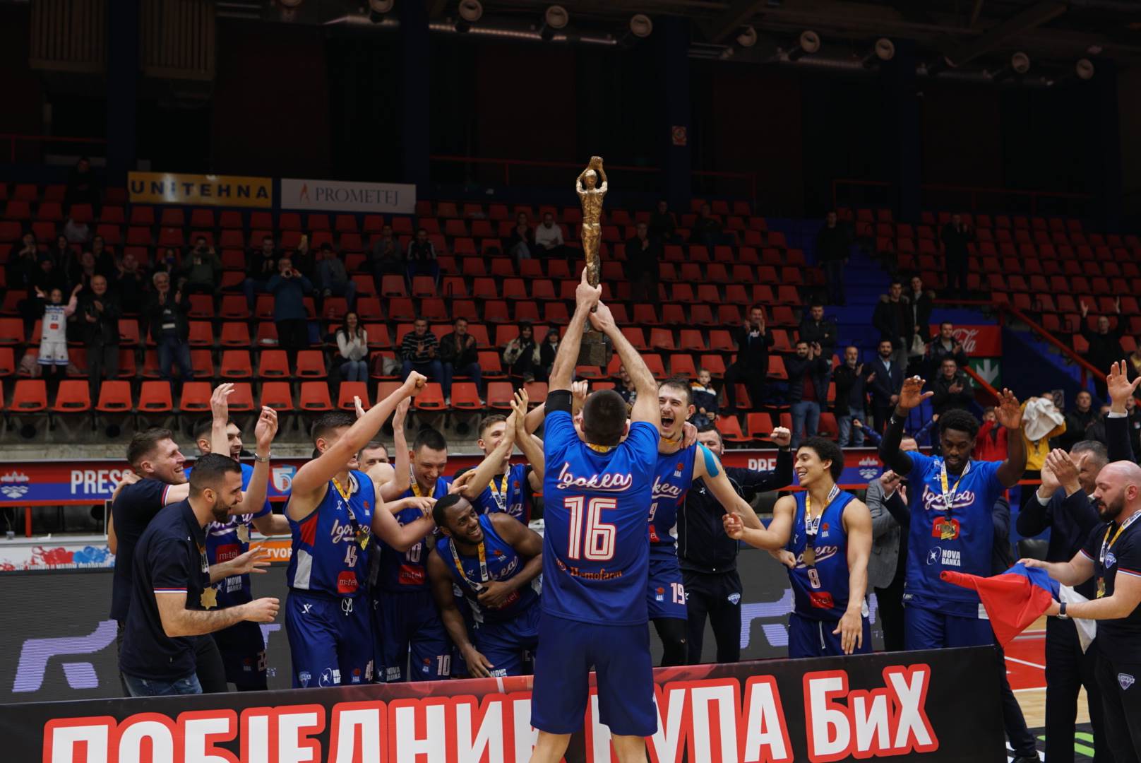 kk igokea m:tel osvajač kupa bih za sezonu 2021/22 foto - MONDO/Vedran Ševčuk kk igokea m:tel osvajač kupa bih za sezonu 2021/22 foto - MONDO/Vedran Ševčuk