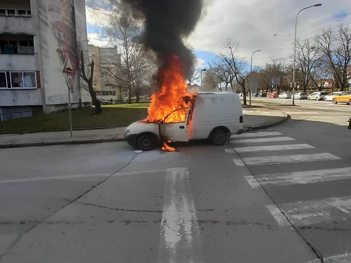 Požar na automobilu u Boriku 