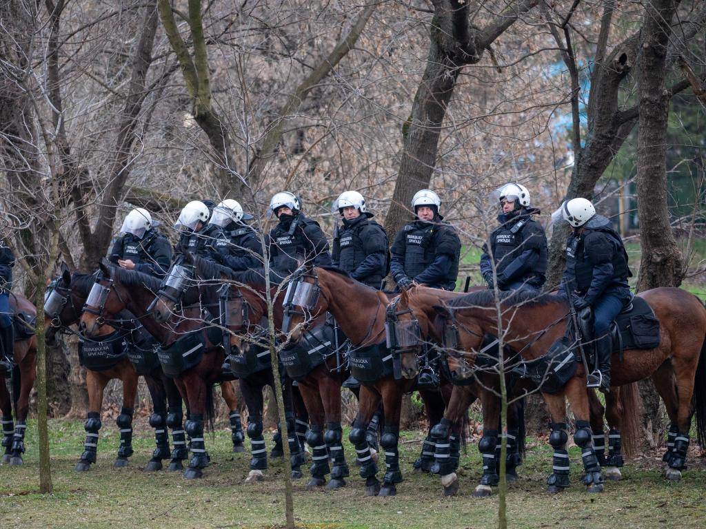  Velika tuča navijača Zvezde i Partizana: Haos na Autokomandi - Stampedo između dva stadiona, ima povrijeđenih! 