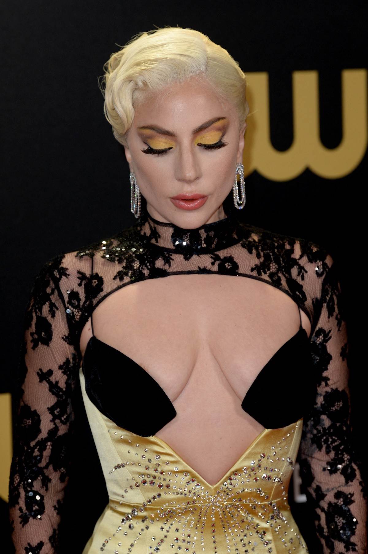 Lady Gaga u zlatnoj haljini Lady Gaga u zlatnoj haljini