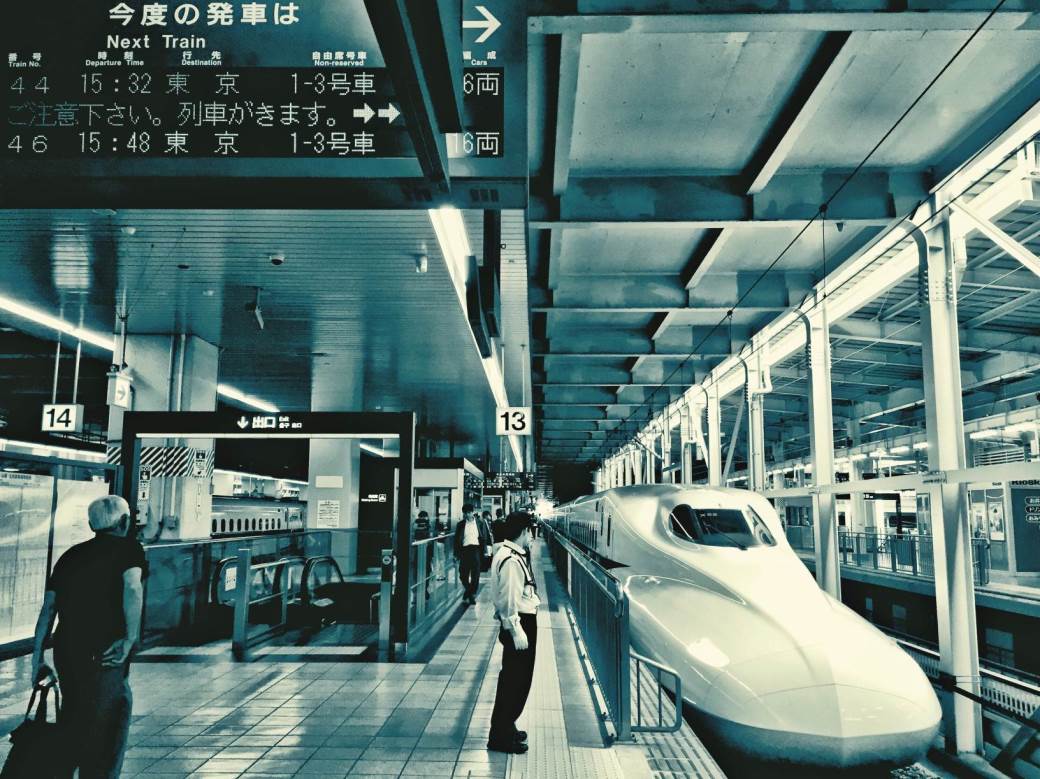  travel-info-by-train-in-japan-fukuoka-hakata-station_t20_goA3dY.jpg 