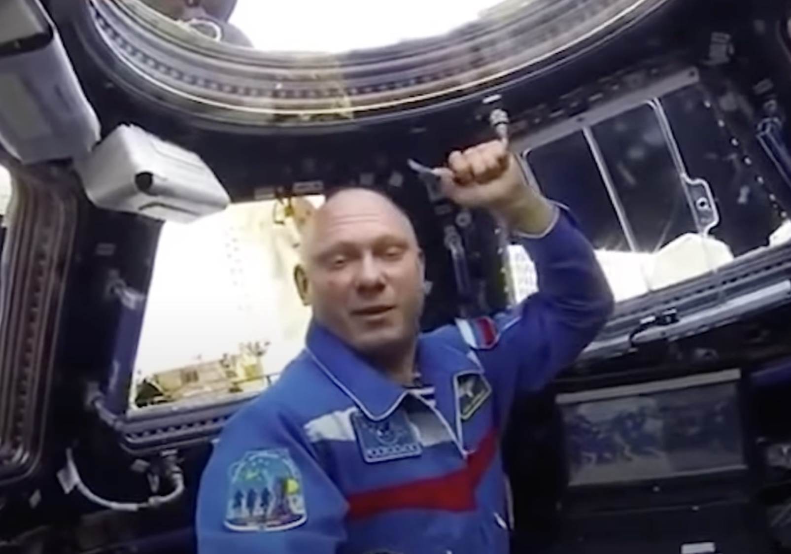  Ruski kosmonauti nose boje ukrajinske zastave 