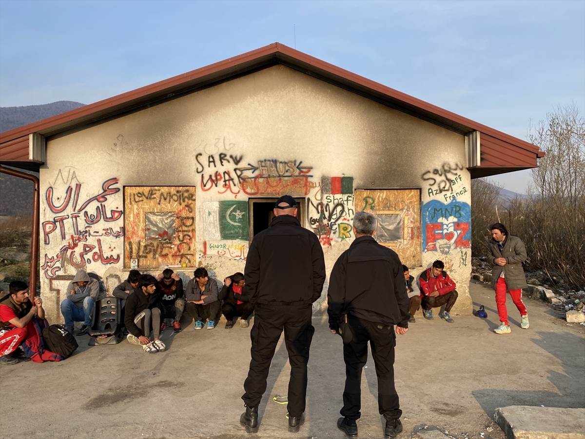  Migranti pronađeni u napuštenim objektima kod Bihaća (FOTO) 