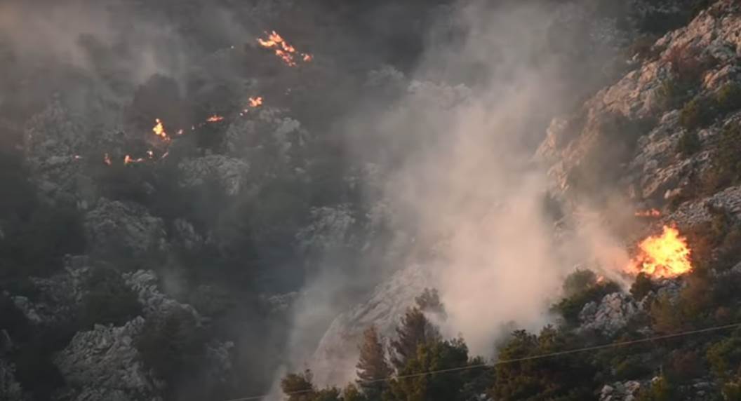  Šumski požar izbio na Biokovu (VIDEO) 