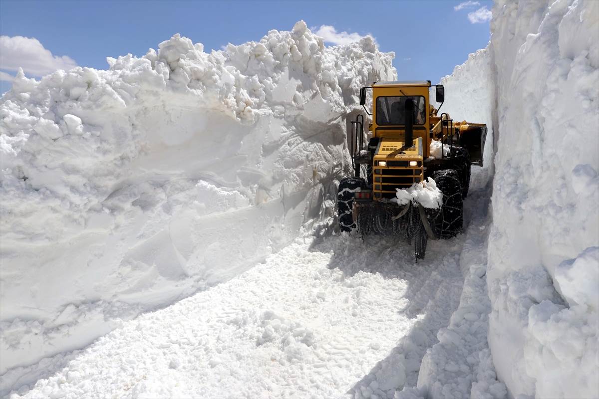  Turska: Snježni nanosi visoki i do 12 metara! (FOTO) 