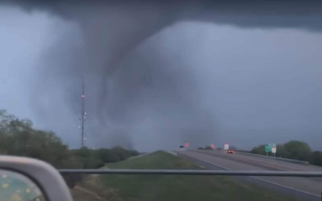  Studenti meteorologije poginuli nakon potjere za tornadom 