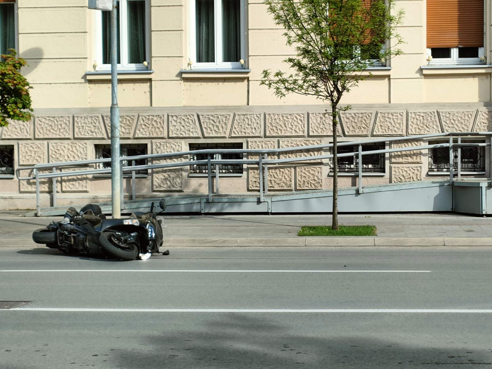  Saobraćajka kod Prijedora: Motociklista prevezen u UKC RS 
