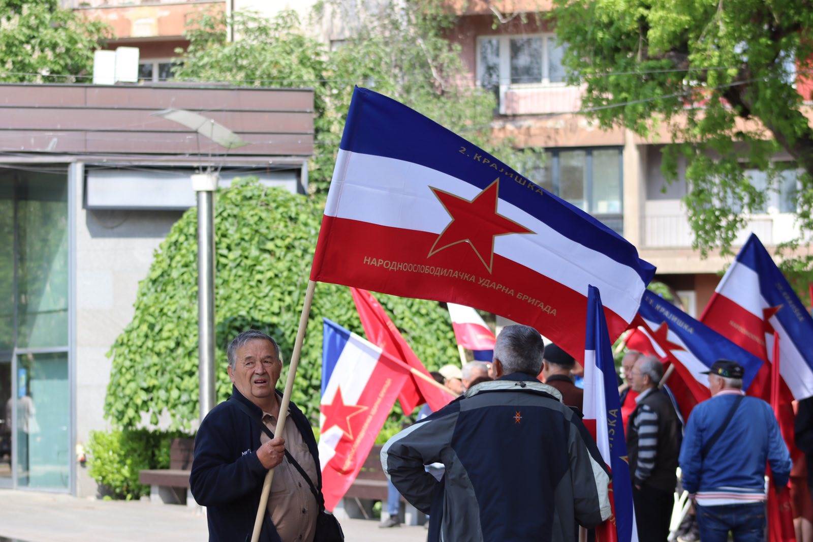  Brojne jugoslovenske petokrake na Dan pobjede nad fašizmom u Banjaluci (FOTO) 