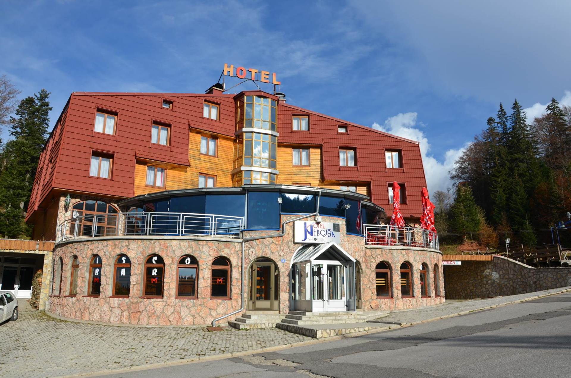 Ponovo se razboljeli učenici nakon boravka u hotelu Nebojša Ponovo se razboljeli učenici nakon boravka u hotelu Nebojša