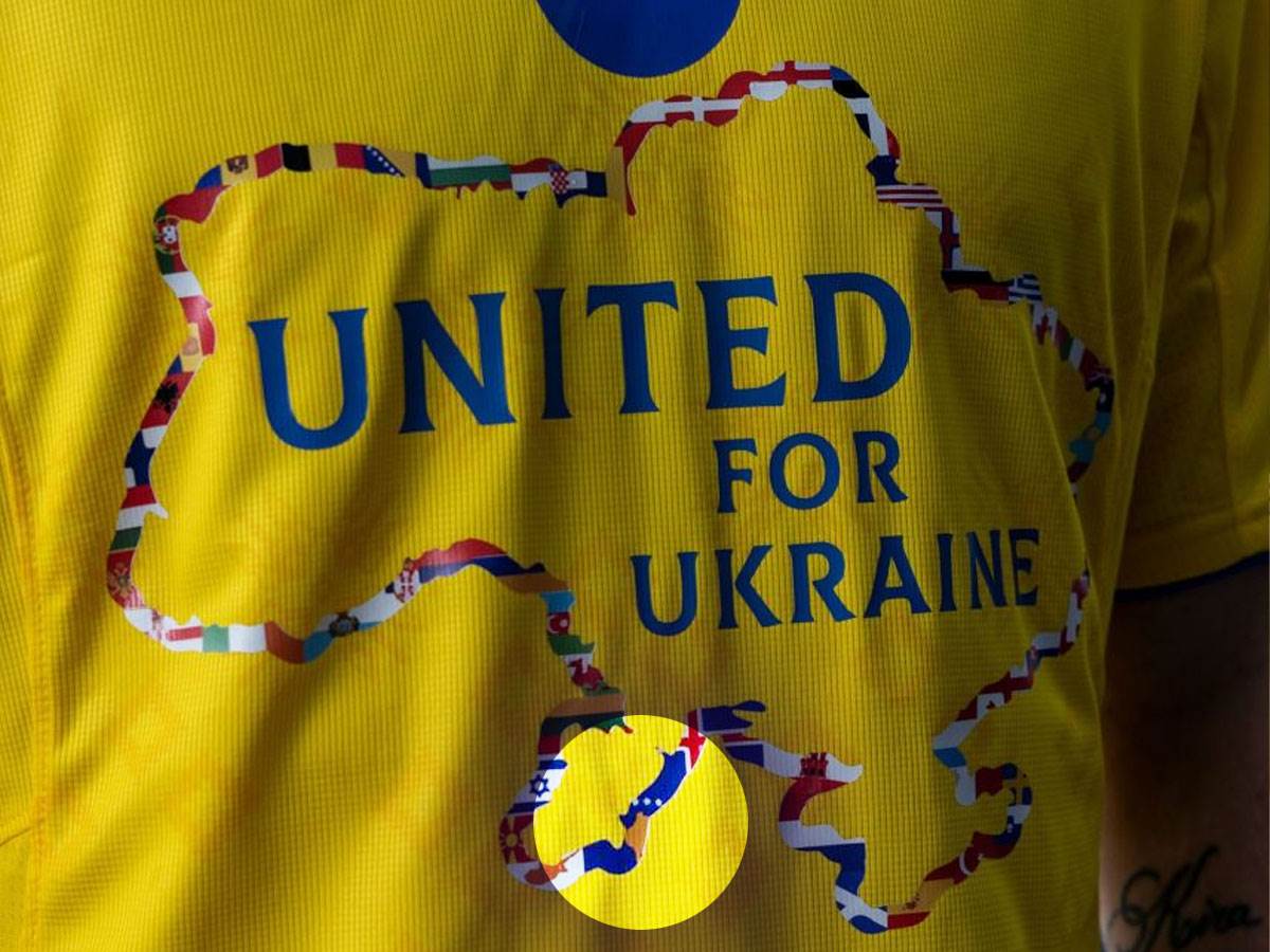  Na dresu Ukrajine zastave Srbije i Kosova 