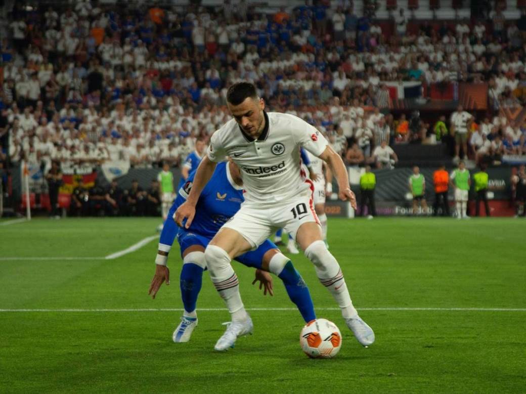 Kostić donio titulu u Ligi Evrope! Majstorija Srbina, pa penal - oni su šampioni i idu u Ligu šampiona!
Kostić donio titulu u Ligi Evrope! Majstorija Srbina, pa penal - oni su šampioni i idu u Ligu šampiona!