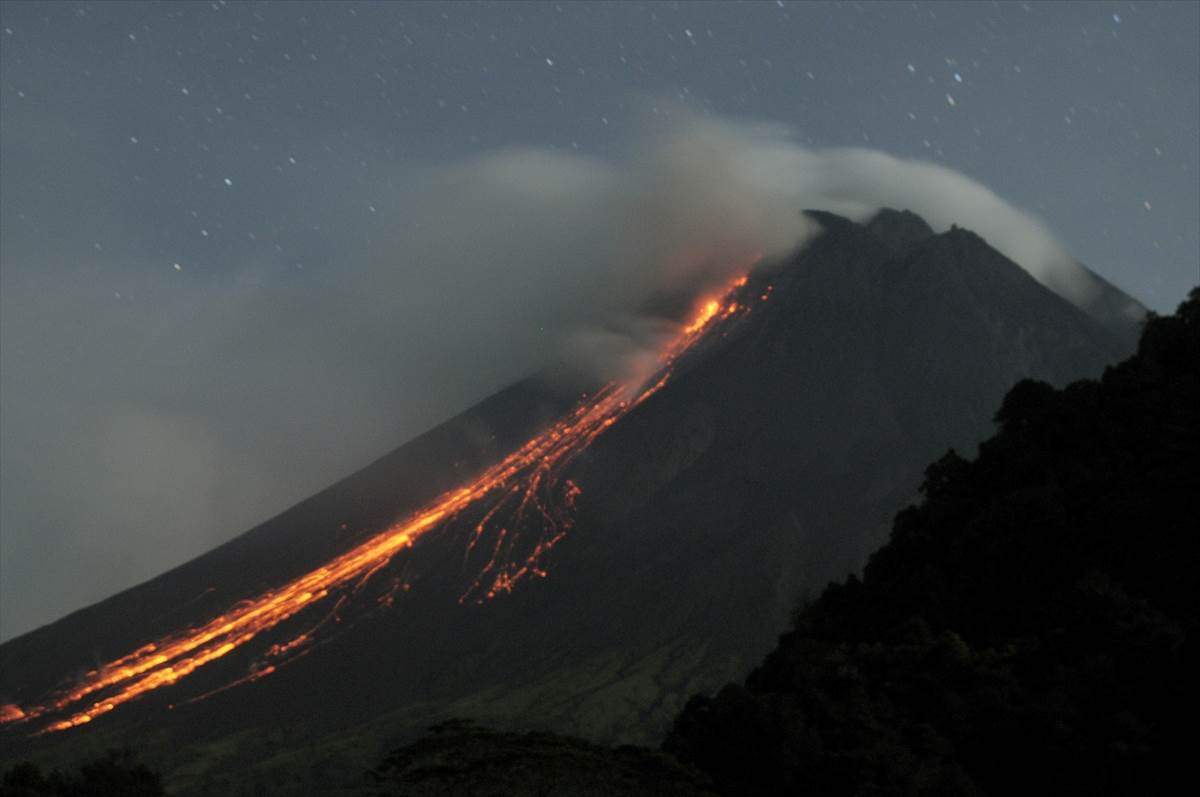  Ponovo proradio vulkan Merapi 
