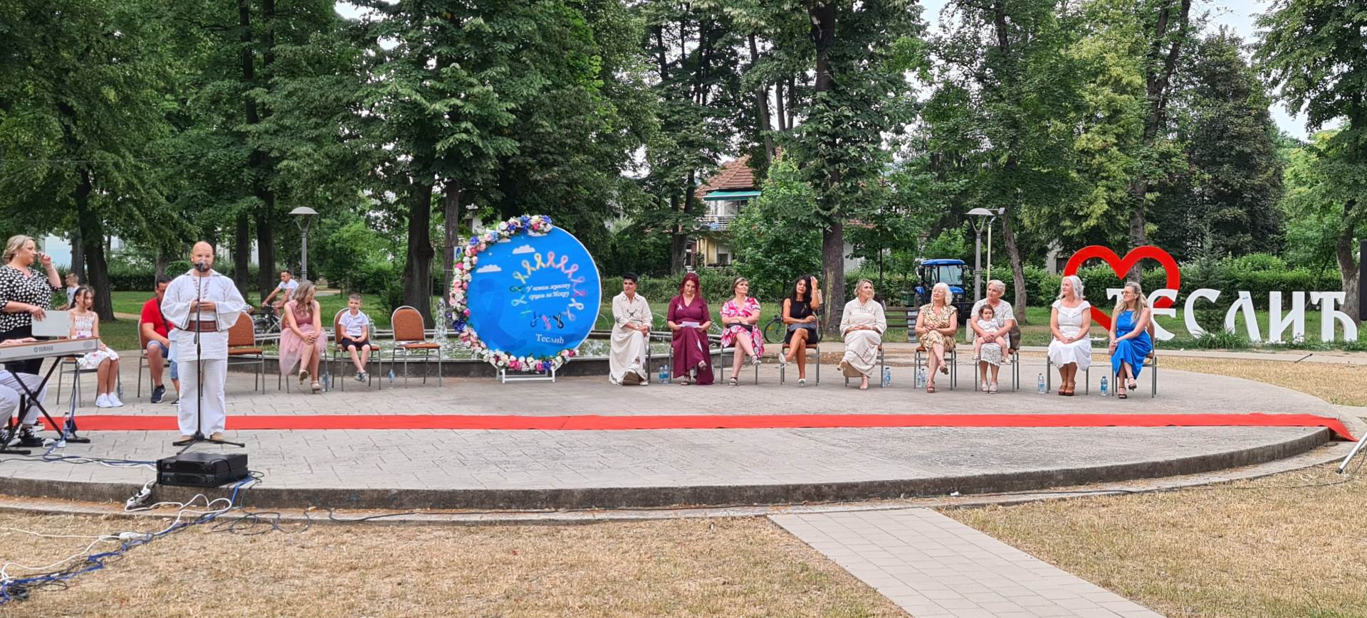zliječili se pa organizovali humamitarnu modnu reviju zliječili se pa organizovali humamitarnu modnu reviju