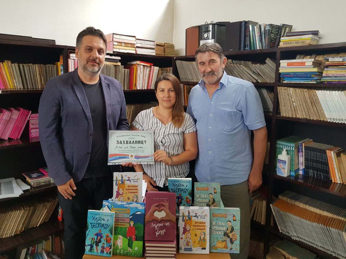  m:tel poklonio knjige biblioteci osnovne škole u Loparama 