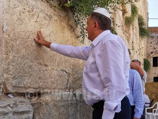  Dodik posjetio Zid Plača u Jerusalimu 