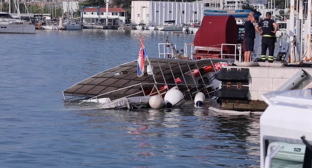  Brod u Splitu udario u obalu, kapetan bio pijan 