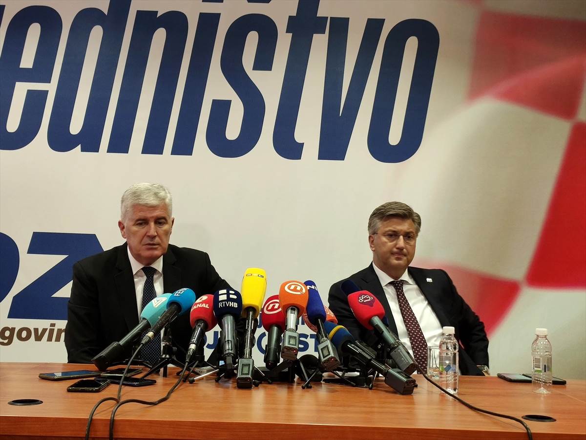 AA-20220725-28497502-28497501-PLENKOVIC_U_MOSTARU_SCHMIDTOV_PRIJEDLOG_JE_URAVNOTEZEN_I_DOBAR_ZA_SVE_NARODE_U_BIH.jpg AA-20220725-28497502-28497501-PLENKOVIC_U_MOSTARU_SCHMIDTOV_PRIJEDLOG_JE_URAVNOTEZEN_I_DOBAR_ZA_SVE_NARODE_U_BIH.jpg