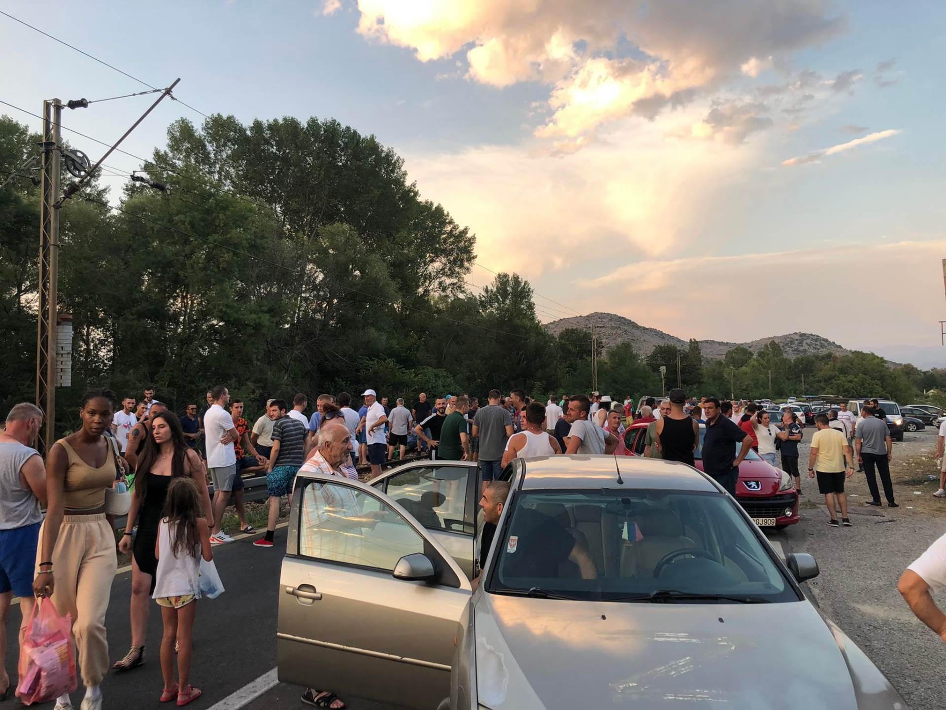  grupa građana blokirala magistralni put u Crnoj Gori 
