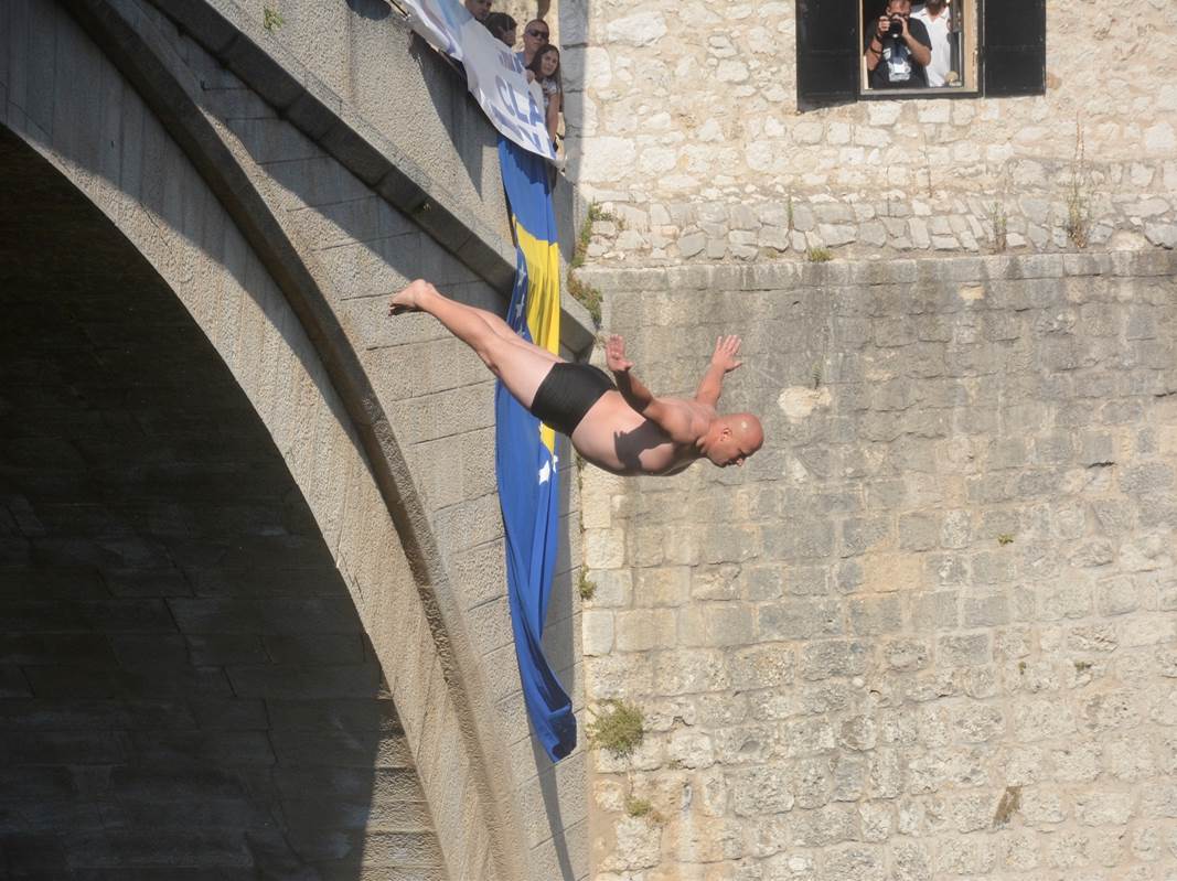  Skokovi sa Starog mosta u Mostaru 2022. (FOTO) 