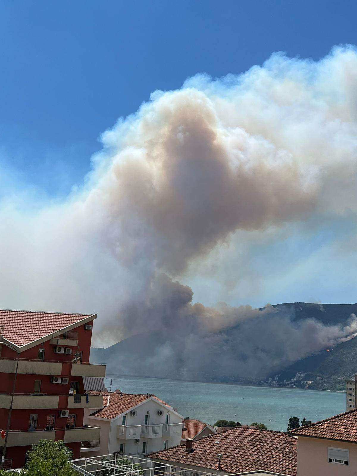  Požar u Crnoj Gori 