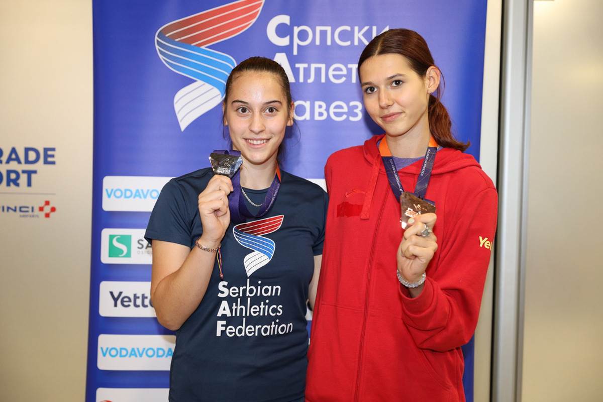  Adriana i Angelina stigle u Beograd sa medaljama 