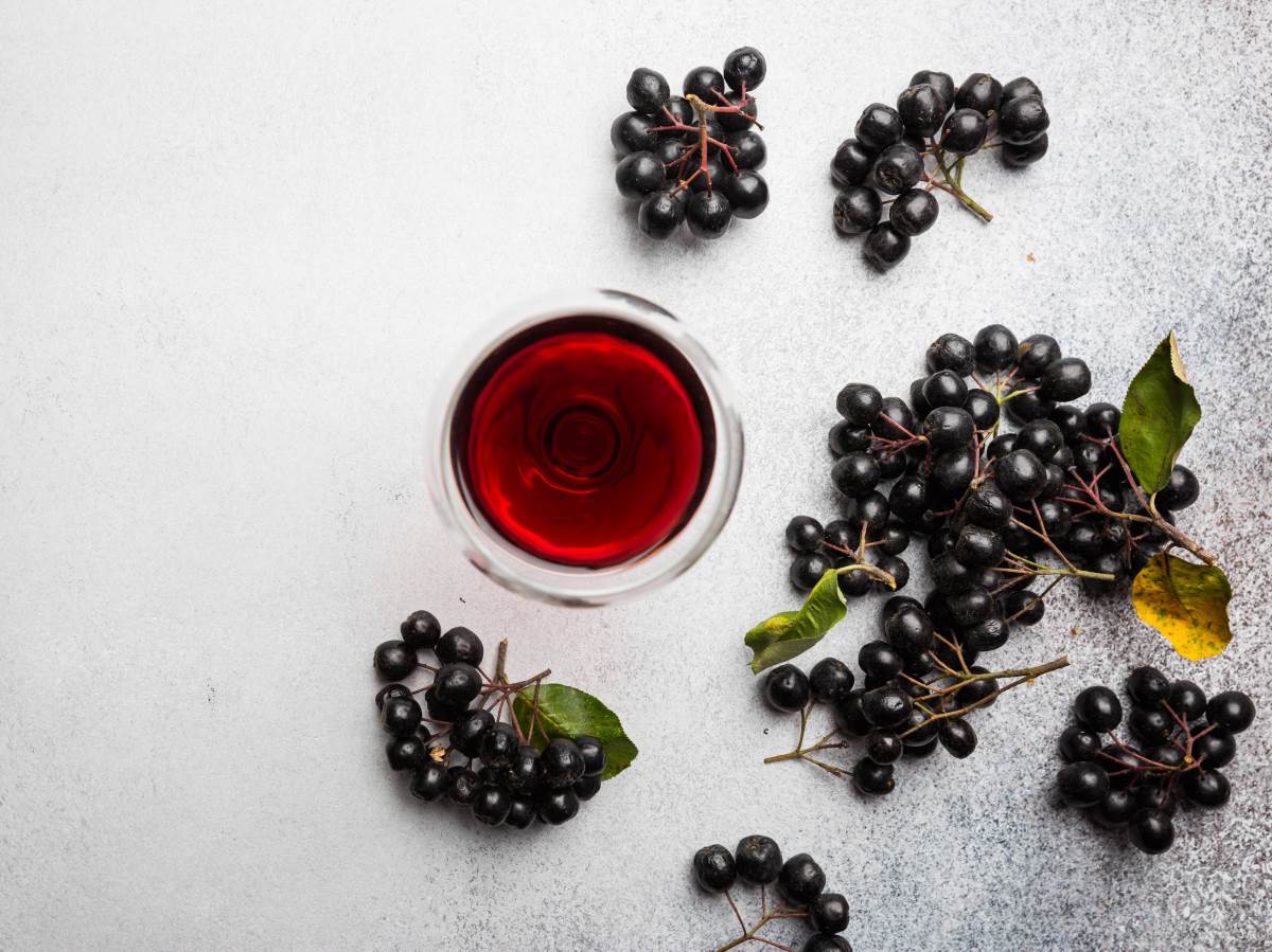  homemade-chokeberry-wine-2021-12-09-05-39-57-utc.jpg 