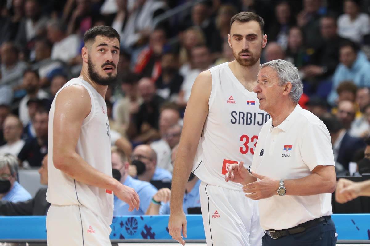  Košarkaši Srbije nakon poraza od Italije 