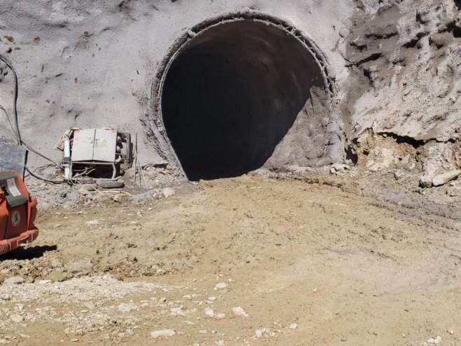  Počela akcija izvlačenja nastradalog radnika iz tunela u Nevesinju 