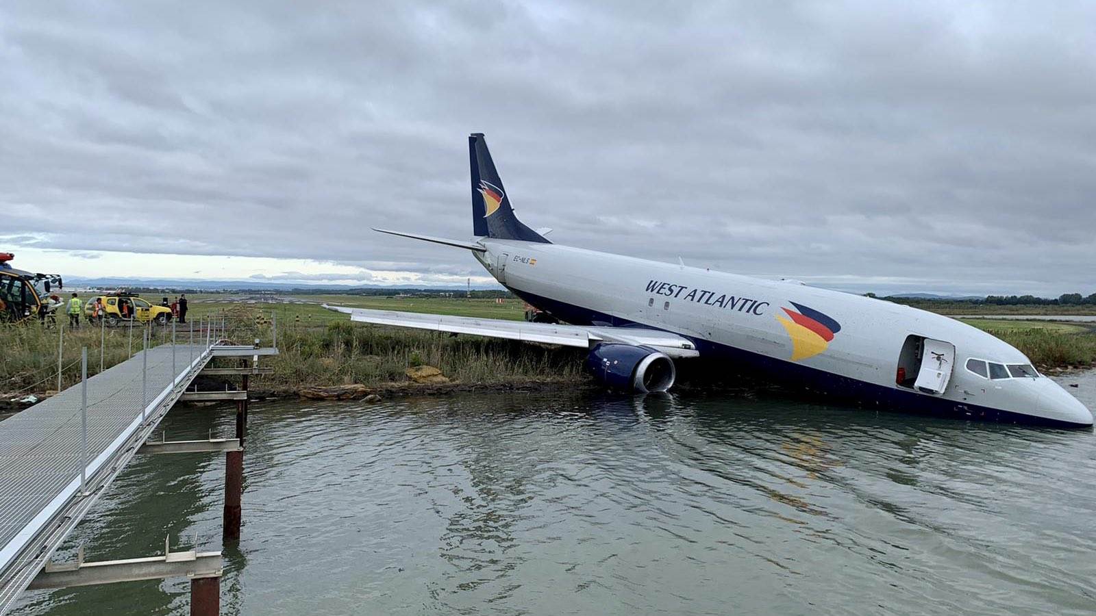  Avion završio u jezeru 
