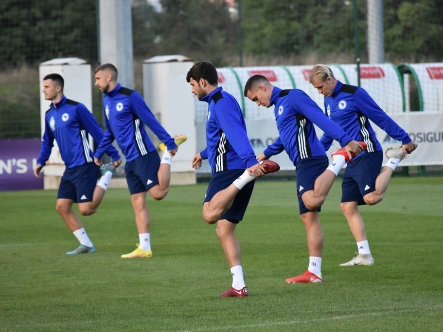  Fudbaleri BiH trening, u nedjelju putuju u Rumuniju 