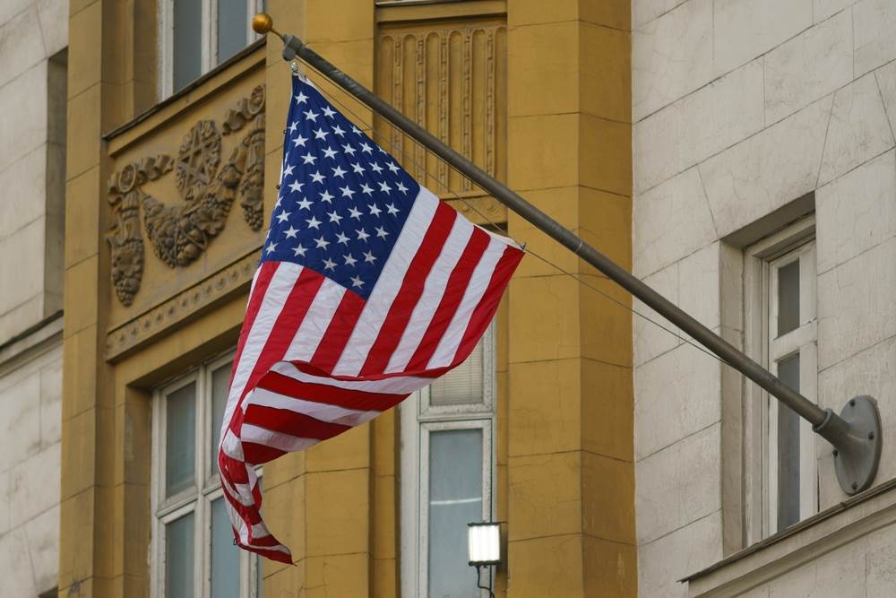  Ambasada SAD osudila napad na Srbe i paljenje srpske zastave 
