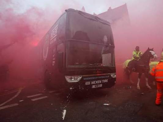  Napadnut autobus Mančester sitija 