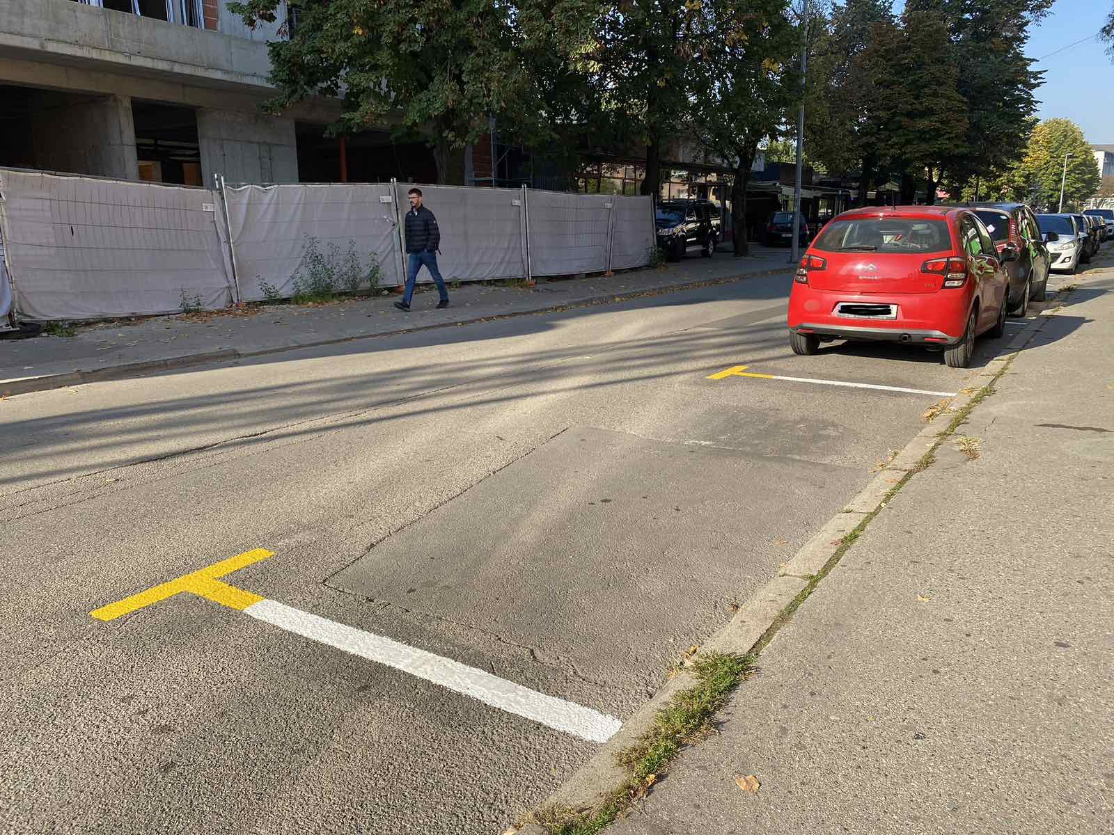  Parking u Ulici bana Lazarević 