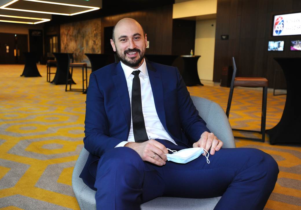 Nenad Krstić podnio ostavku 