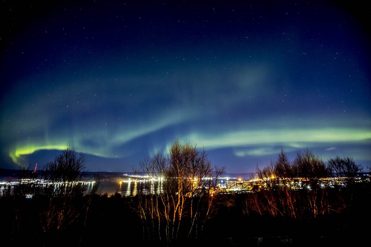 Pogled na polarnu svjetlost iz Murmanska 